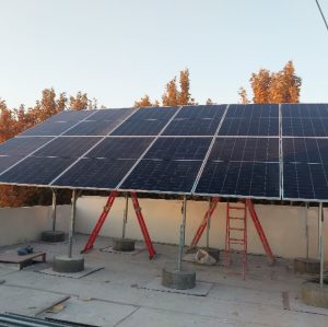 اتمام کامل نصب پنل های خورشیدی ۷۲۰ وات
